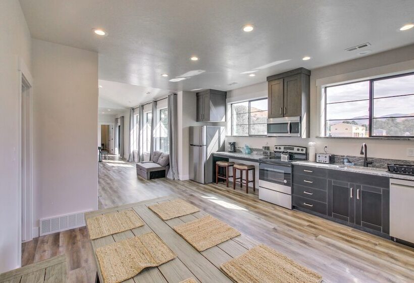 Spacious Idaho Home On Scenic Cub River!