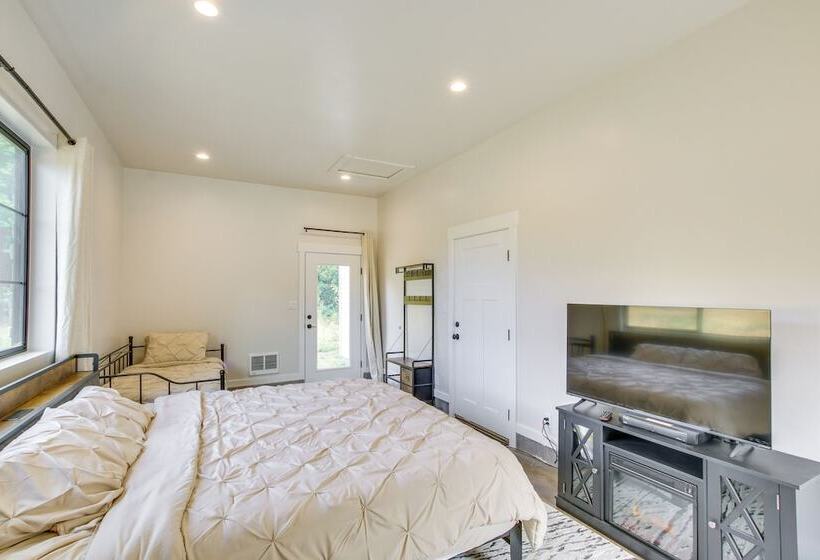 Spacious Idaho Home On Scenic Cub River!