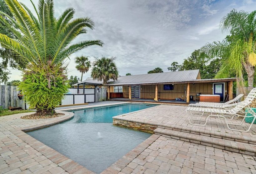 Spacious Micanopy Farmhouse W/ Luxurious Pool!