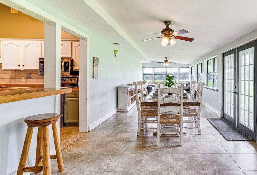 Spacious Micanopy Farmhouse W/ Luxurious Pool!
