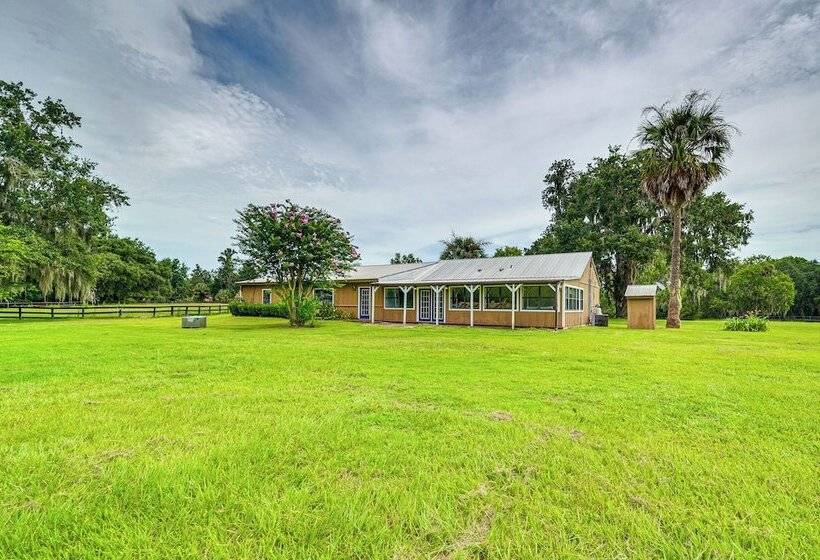 Spacious Micanopy Farmhouse W/ Luxurious Pool!