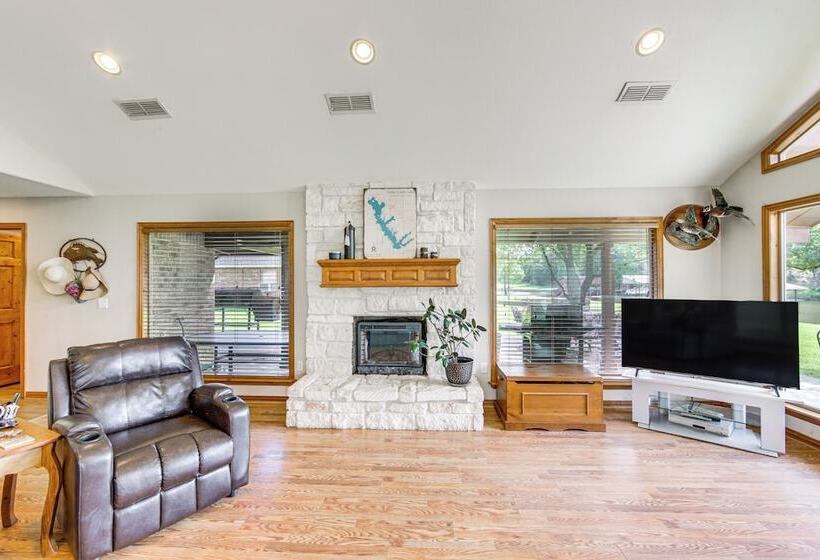 Rhodes Retreat W/ Dock On Cedar Creek Lake!