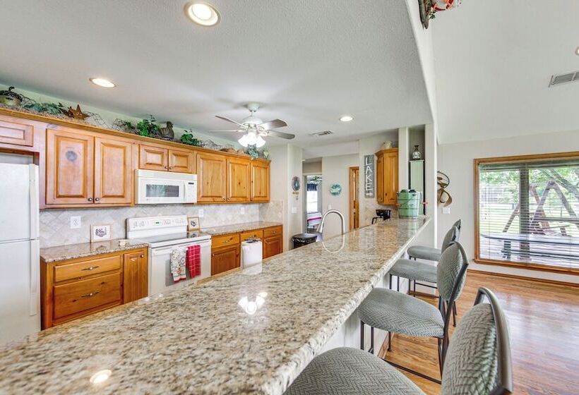 Rhodes Retreat W/ Dock On Cedar Creek Lake!