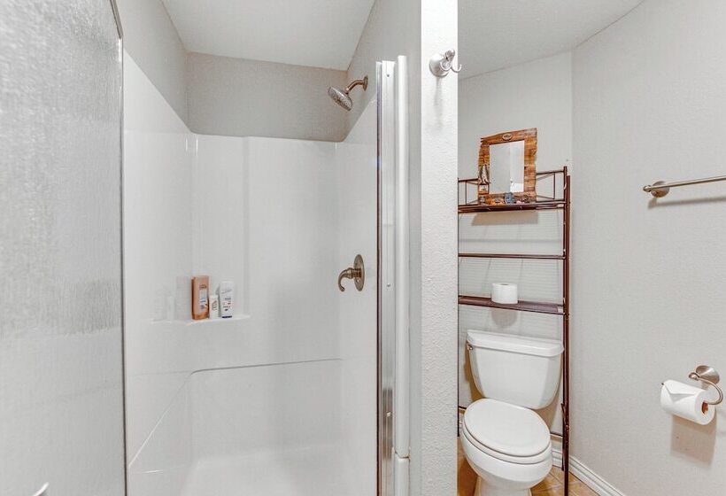 Rhodes Retreat W/ Dock On Cedar Creek Lake!