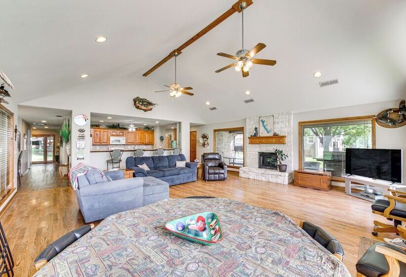 Rhodes Retreat W/ Dock On Cedar Creek Lake!