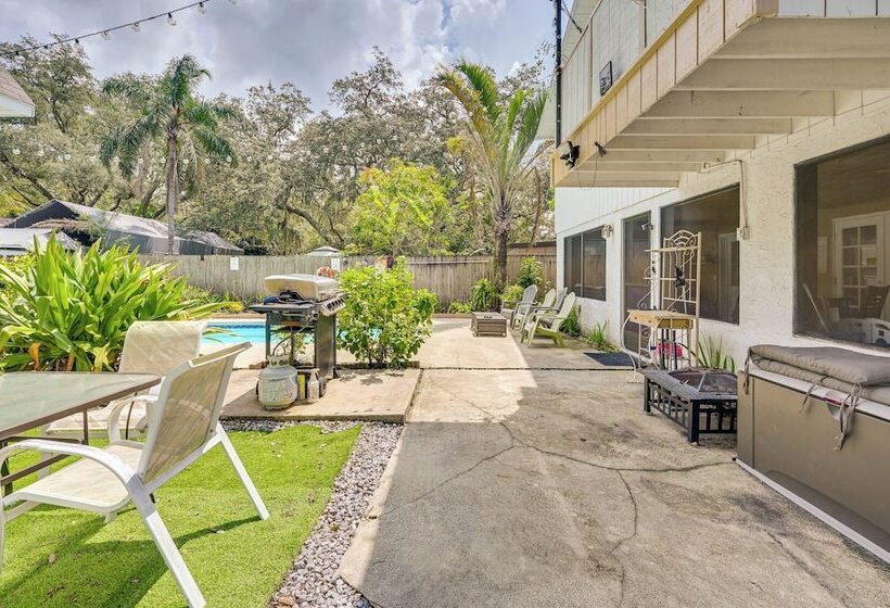 ~ 5 Mi To Beaches: Spacious Tampa Bay Home!