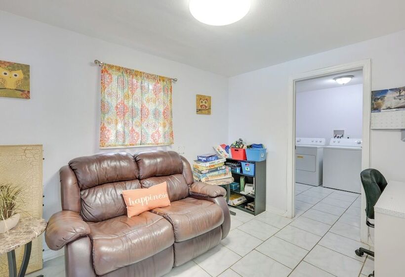 ~ 5 Mi To Beaches: Spacious Tampa Bay Home!