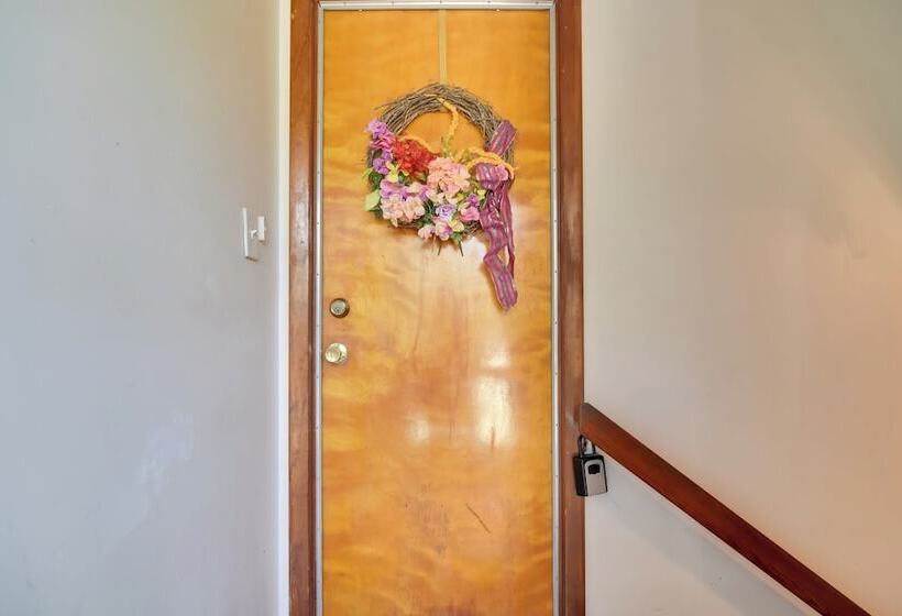 ~ 5 Mi To Beaches: Spacious Tampa Bay Home!