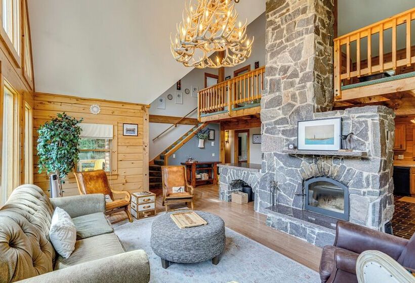 Spacious Wilmington Cabin: Walk To Lake