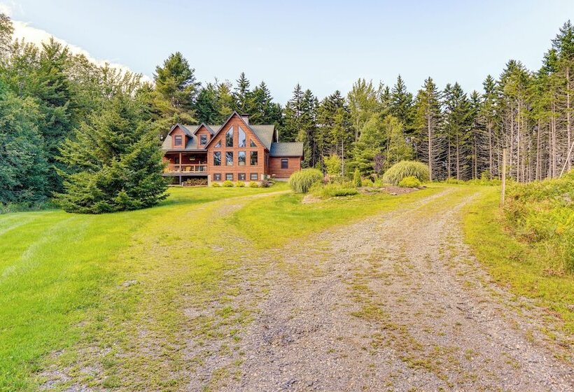 Spacious Wilmington Cabin: Walk To Lake