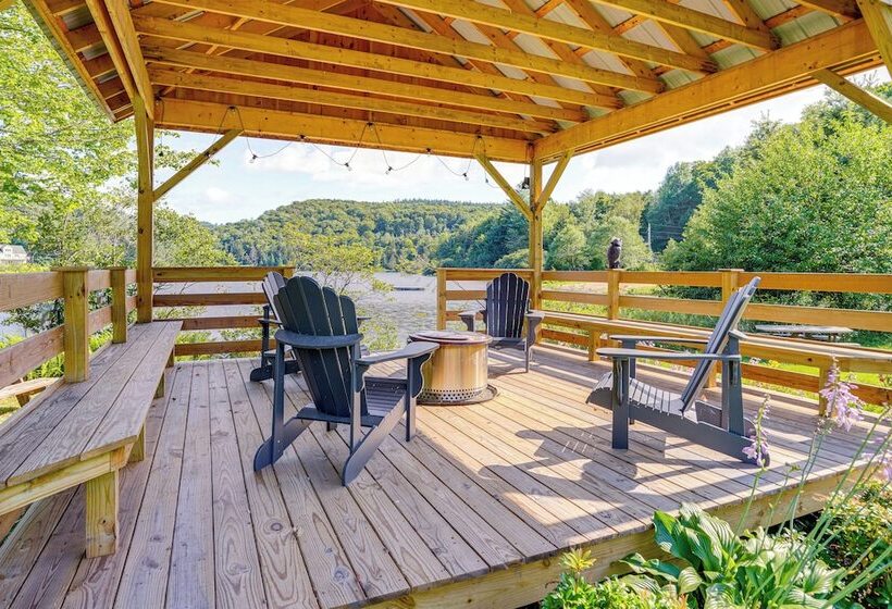 Spacious Wilmington Cabin: Walk To Lake