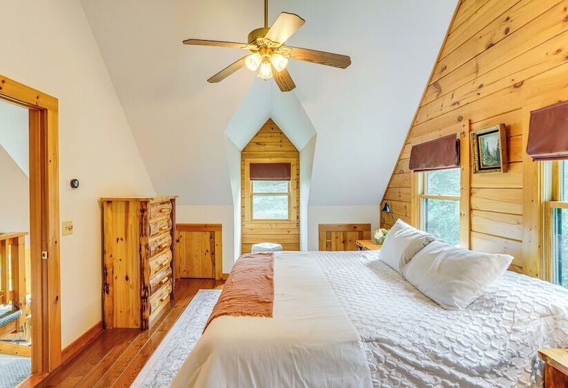 Spacious Wilmington Cabin: Walk To Lake