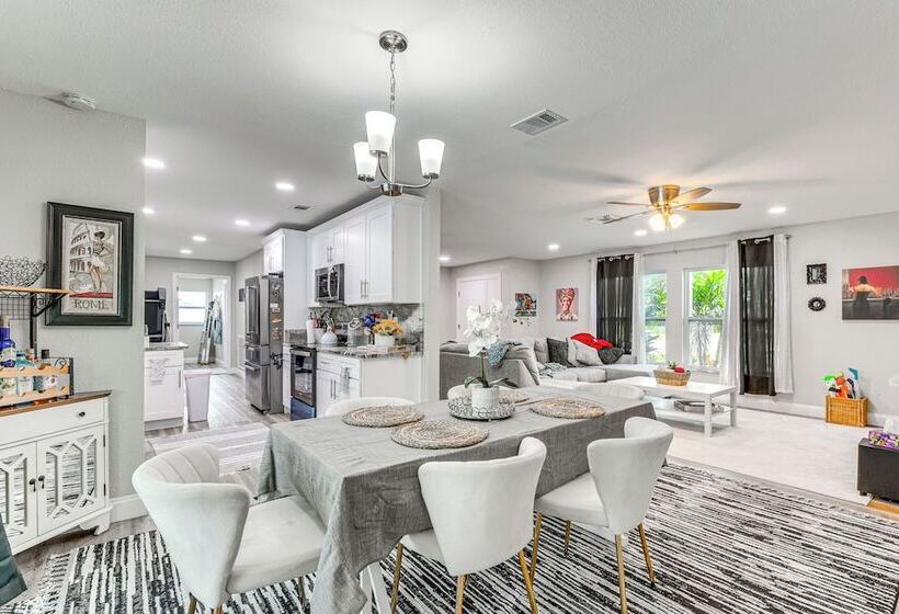 Weeki Lake Home: Heated Pool, By Disney & Kayaking