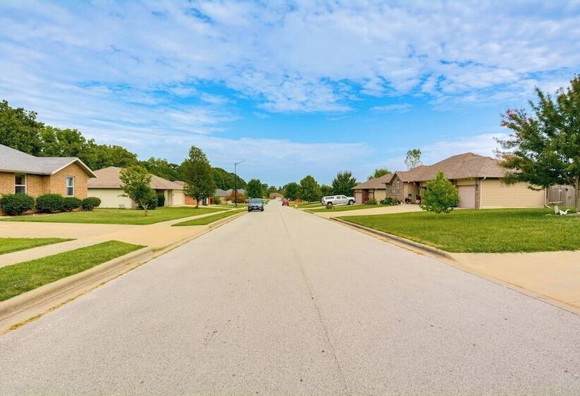 Springfield Area Home ~ 12 Mi To Downtown!