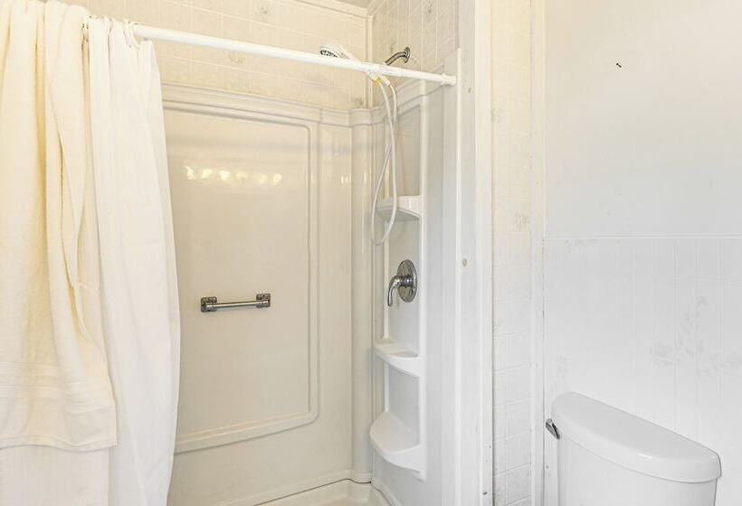 Sterling Home W/ Patio & Grill: 1 Mi To College!