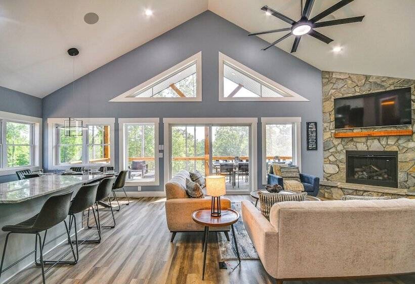 Private Hot Tub: Lakefront Connelly Springs Escape