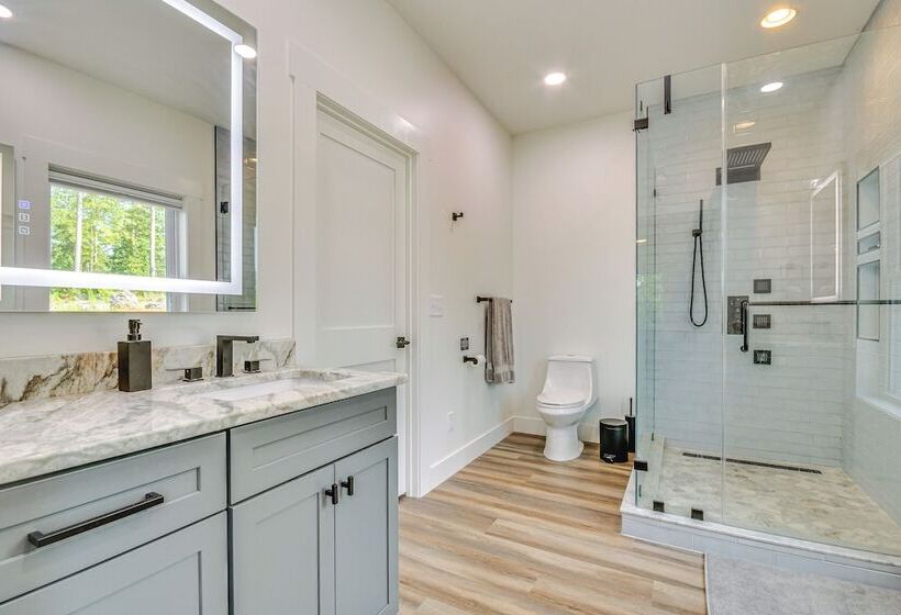 Private Hot Tub: Lakefront Connelly Springs Escape