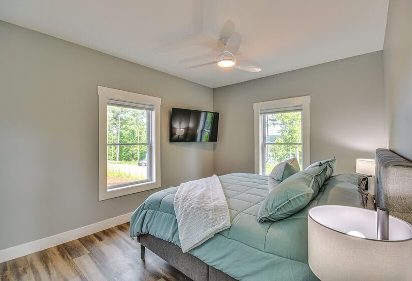 Private Hot Tub: Lakefront Connelly Springs Escape