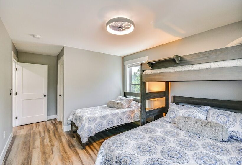 Private Hot Tub: Lakefront Connelly Springs Escape