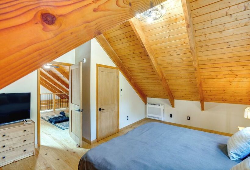 Stylish Catskills Retreat: Year Round Adventure!