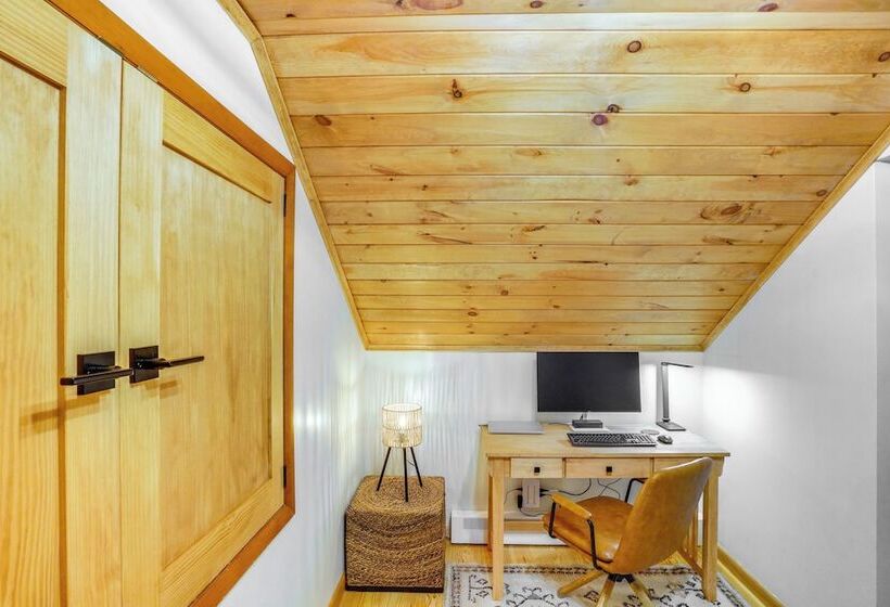 Stylish Catskills Retreat: Year Round Adventure!