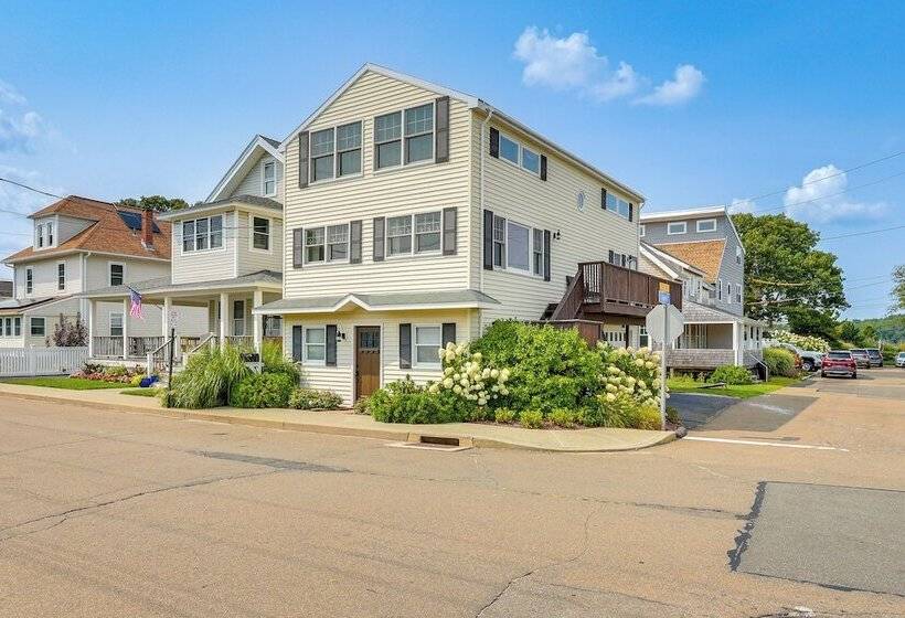 Walk To Beaches: Sunny East Haven Home W/ Grill