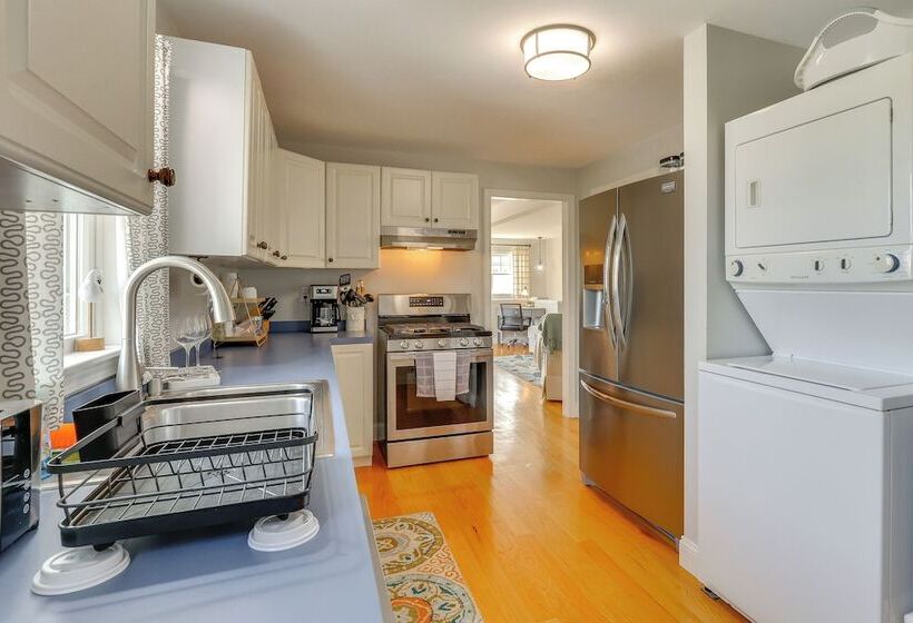 Walk To Beaches: Sunny East Haven Home W/ Grill