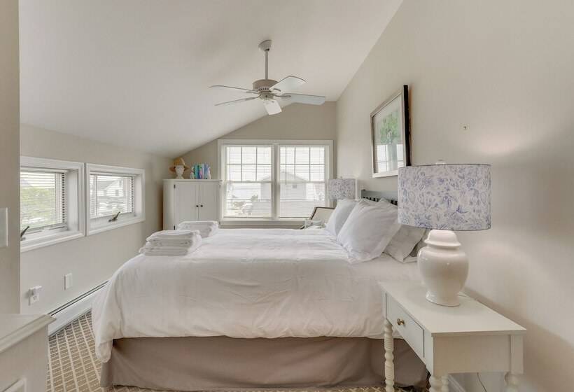 Walk To Beaches: Sunny East Haven Home W/ Grill