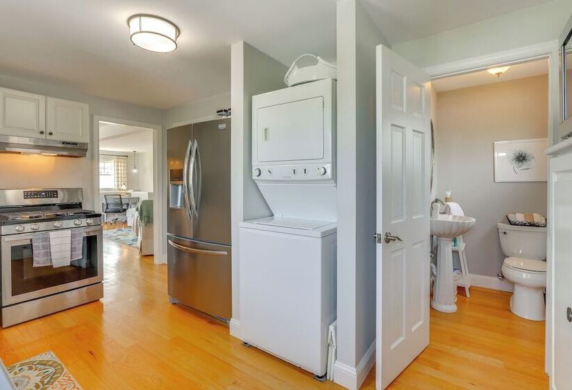 Walk To Beaches: Sunny East Haven Home W/ Grill