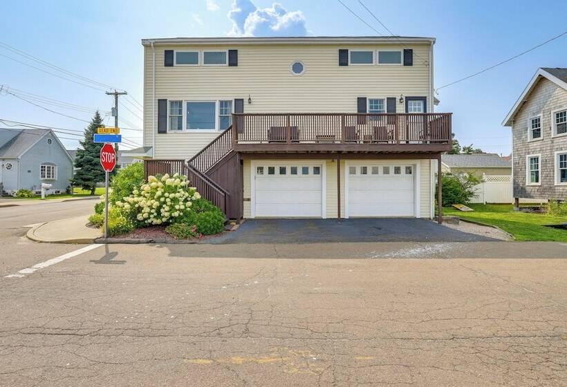 Walk To Beaches: Sunny East Haven Home W/ Grill