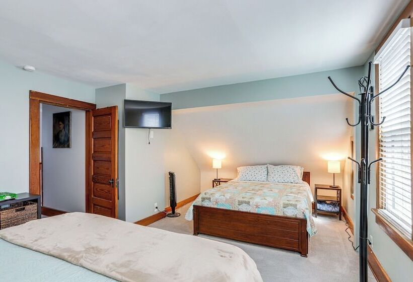 3 Mi To Cedar Point: Sunny Sandusky Home W/ Yard