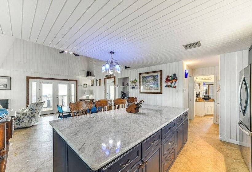 Sunset Views & Large Deck: Home In Crystal Beach!