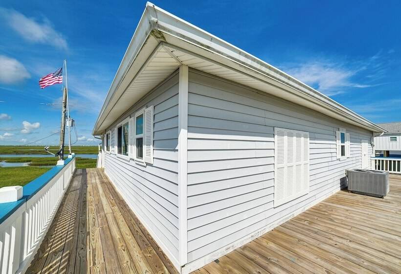 Sunset Views & Large Deck: Home In Crystal Beach!