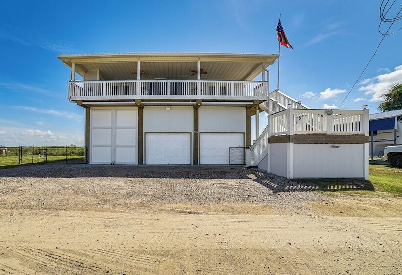 Sunset Views & Large Deck: Home In Crystal Beach!