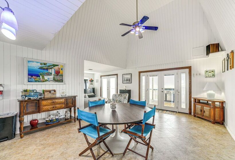 Sunset Views & Large Deck: Home In Crystal Beach!