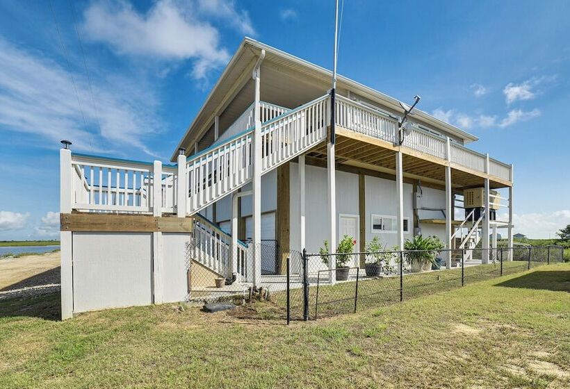 Sunset Views & Large Deck: Home In Crystal Beach!