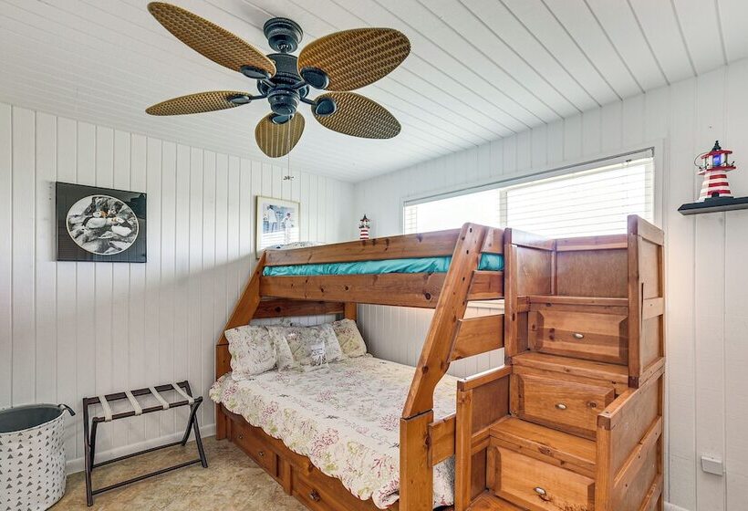 Sunset Views & Large Deck: Home In Crystal Beach!