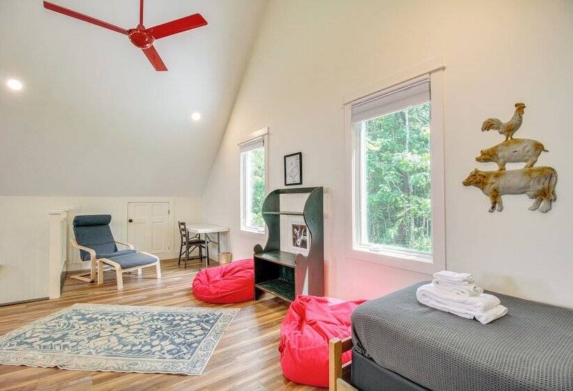 Tennessee Farmhouse Retreat W/ Wraparound Deck!