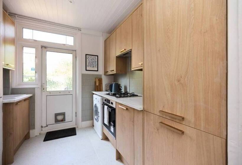 The Furness Hideout Charming 2bdr House With Garden