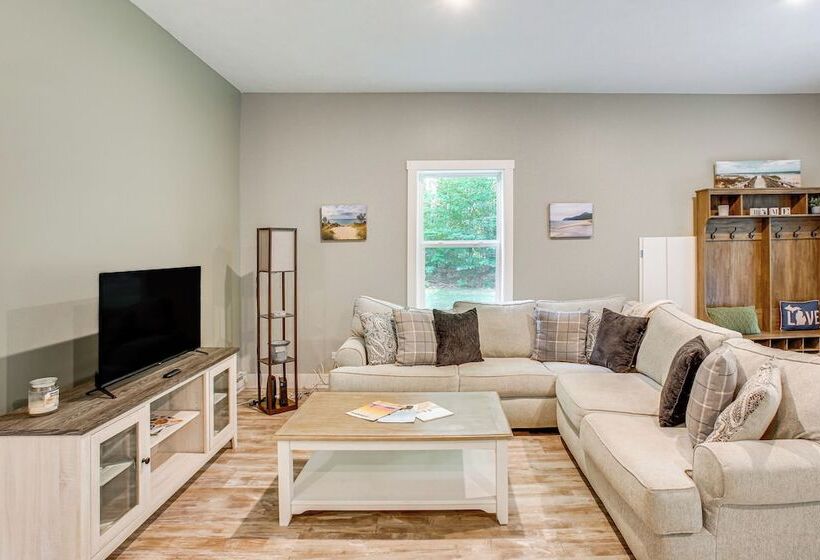 Traverse City Home: Grill, Fire Pit + More!