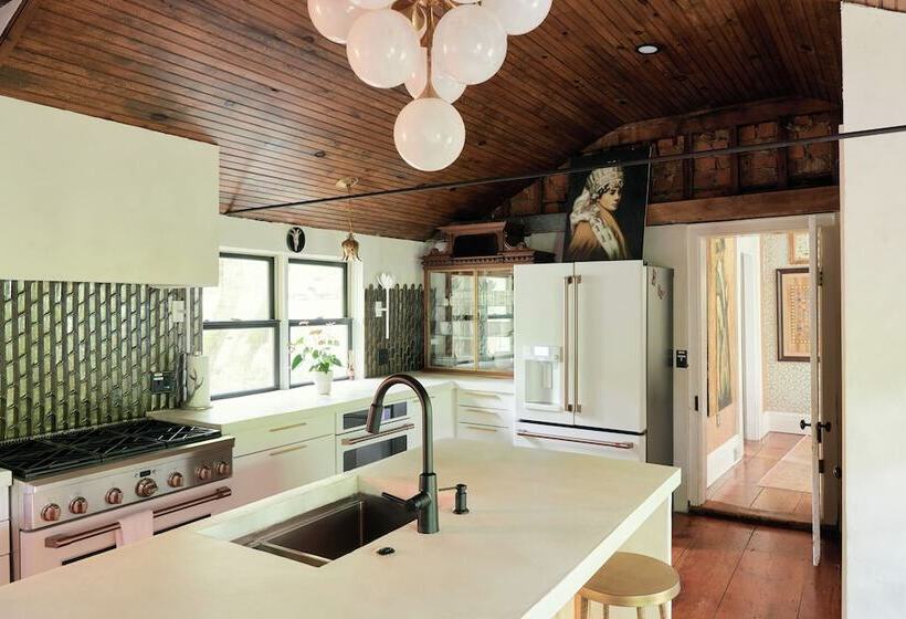 Ulster County Farmhouse Near Waterfalls & Winery!