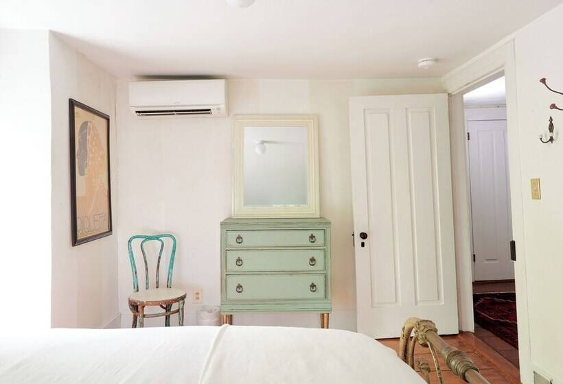 Ulster County Farmhouse Near Waterfalls & Winery!