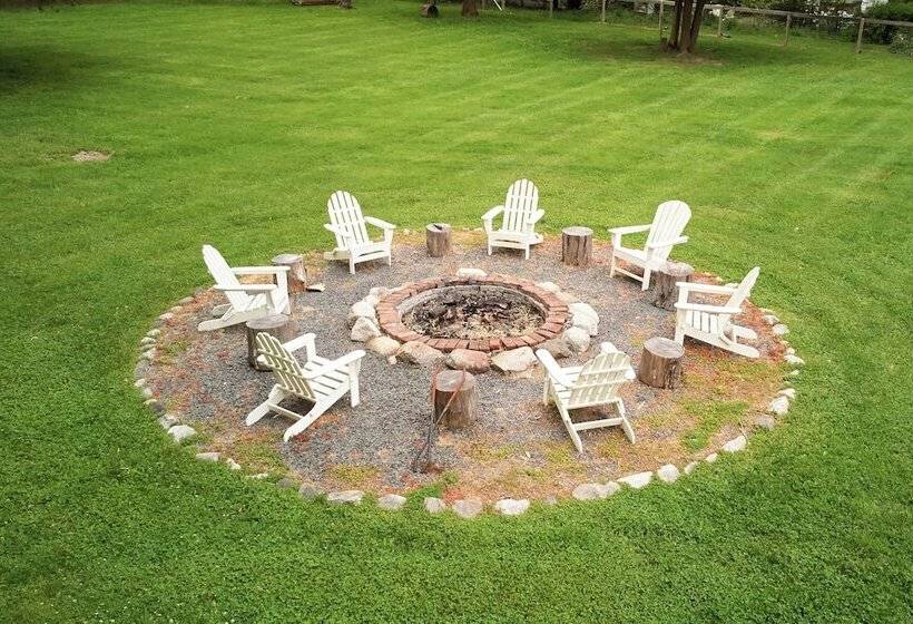 Ulster County Farmhouse Near Waterfalls & Winery!