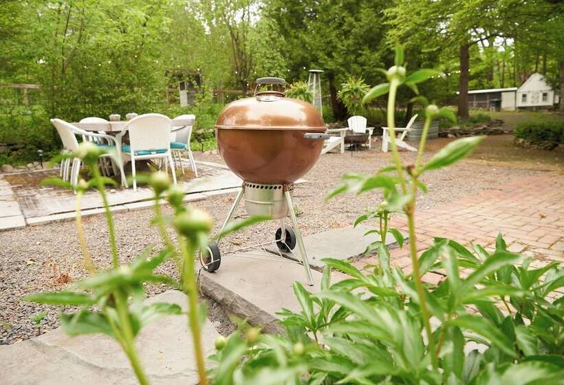 Ulster County Farmhouse Near Waterfalls & Winery!