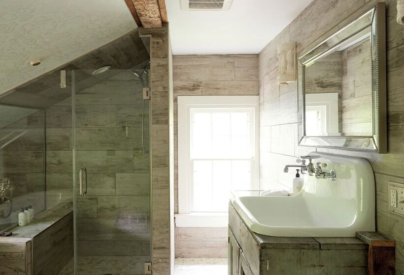 Ulster County Farmhouse Near Waterfalls & Winery!