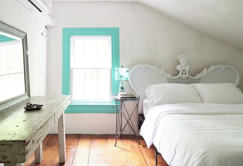 Ulster County Farmhouse Near Waterfalls & Winery!