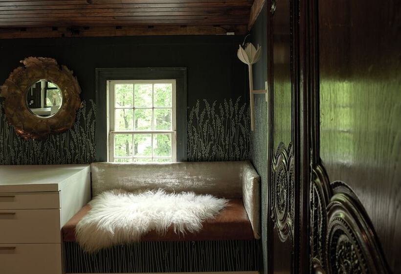 Ulster County Farmhouse Near Waterfalls & Winery!