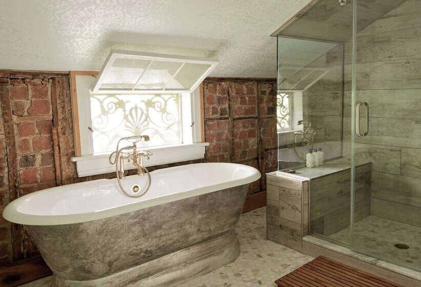 Ulster County Farmhouse Near Waterfalls & Winery!