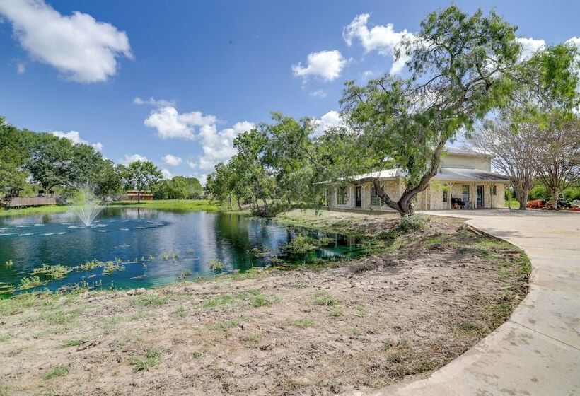 11 Mi To Golf: Home W/ Fishing Pond In Hempstead