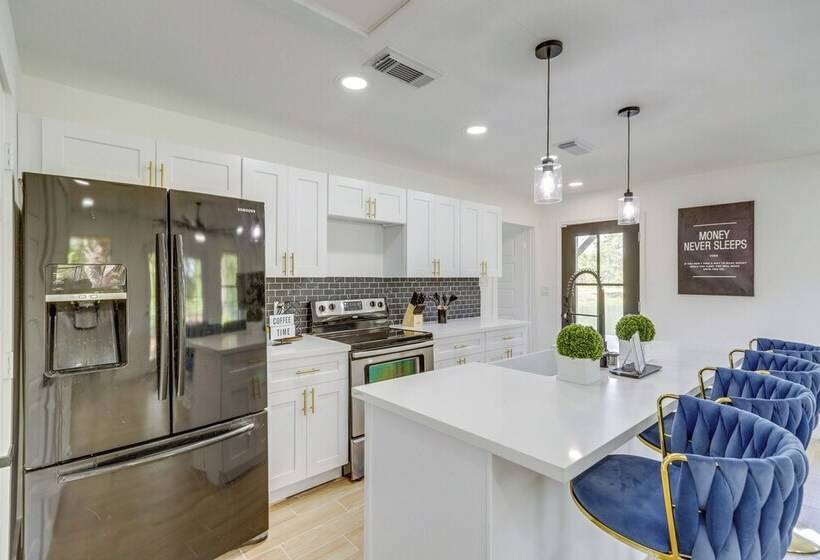 11 Mi To Golf: Home W/ Fishing Pond In Hempstead